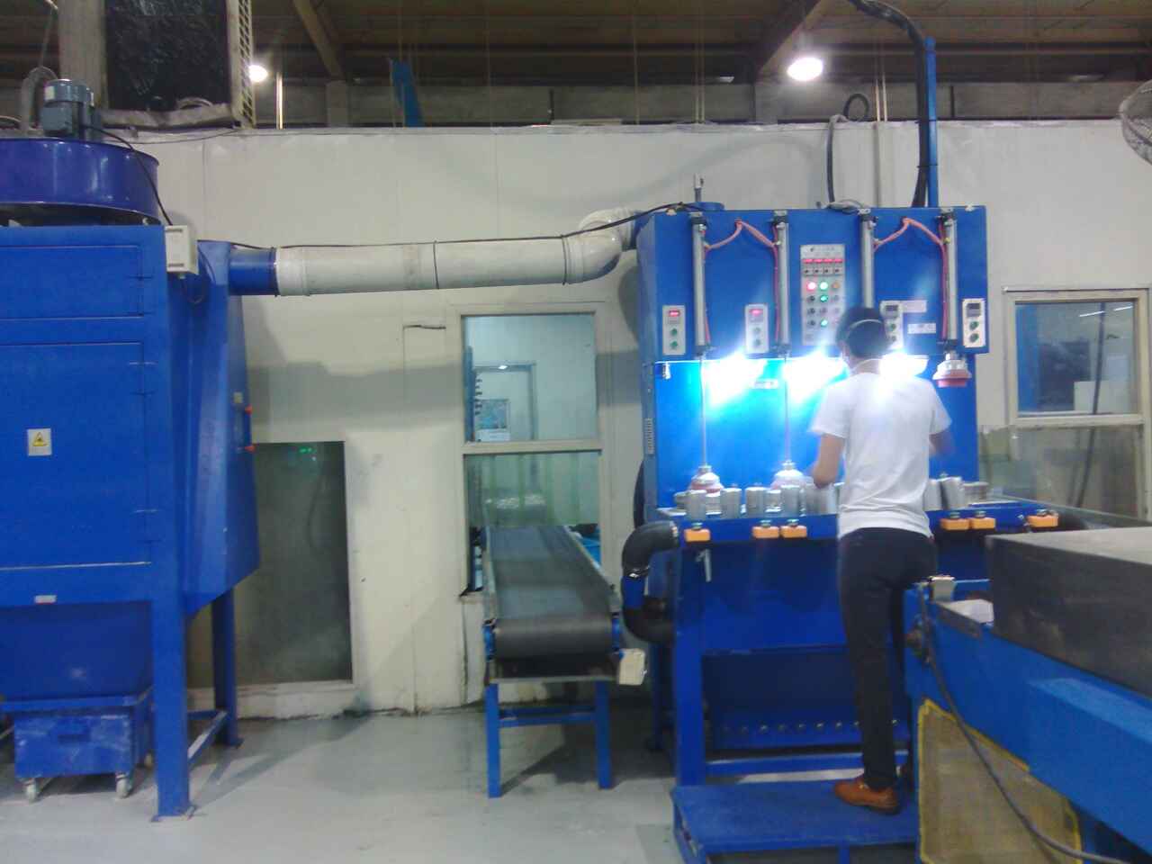 熱水壺、口杯內(nèi)壁噴砂機(jī) 熱水壺、口杯內(nèi)壁噴砂機(jī)